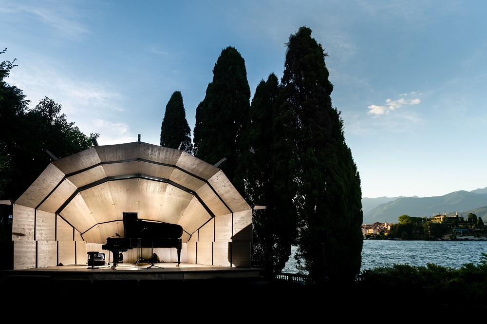 Italien-News.net - Italien Infos & Italien Tipps | Catapulta, der mobile Konzertsaal für Freiluftkonzerte (Architekt De Lucchi)
